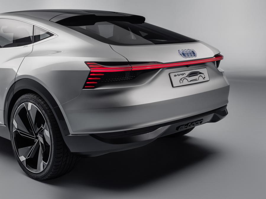Детали экстерьера Audi e-tron Sportback Concept 2017 года  (фото 2 из 35)